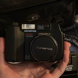Olympus digital camera comes with speed flash